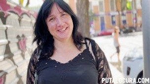 Putalocura – Indira es pillada para ser follada por Torbe